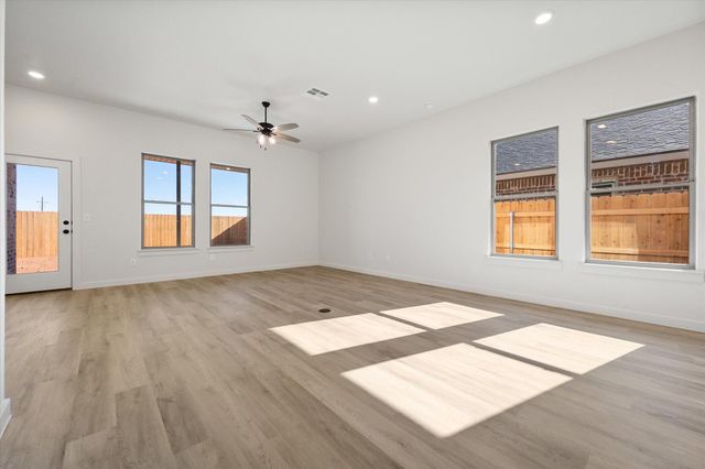 2002 Cottonwood Avenue, Wolfforth, TX 79382