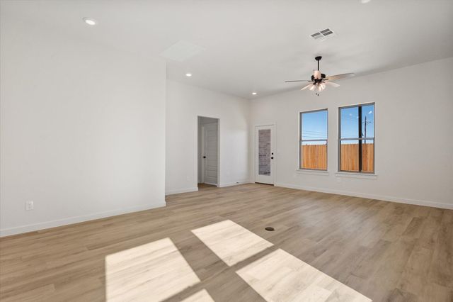 2002 Cottonwood Avenue, Wolfforth, TX 79382