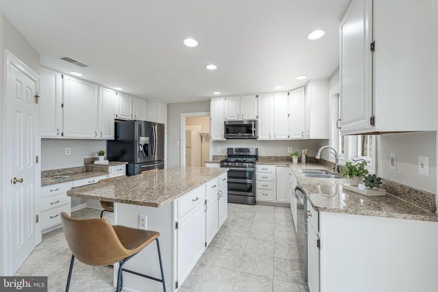 4715 LEWIS WOODS CT, Chantilly, VA 20151