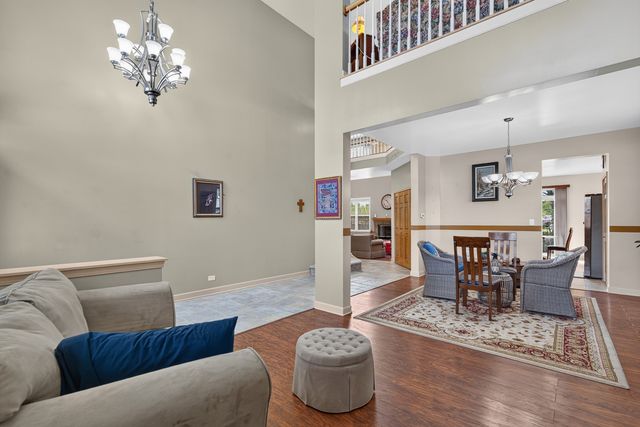 401 Lilac Lane, Elk Grove Village, IL 60007