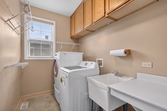 401 Lilac Lane, Elk Grove Village, IL 60007