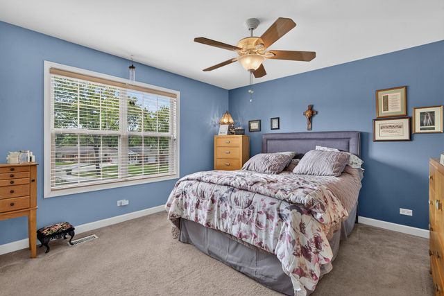 401 Lilac Lane, Elk Grove Village, IL 60007