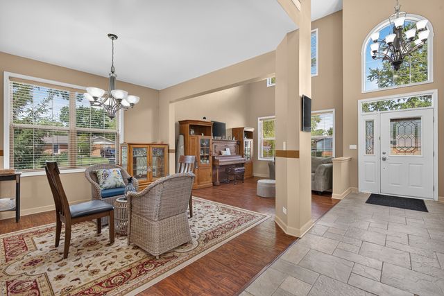401 Lilac Lane, Elk Grove Village, IL 60007