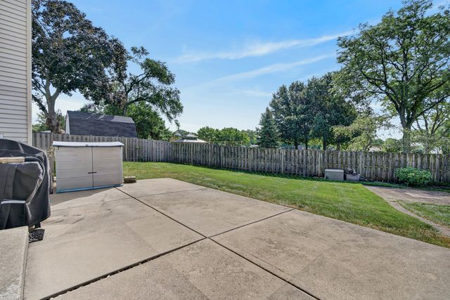 401 Lilac Lane, Elk Grove Village, IL 60007