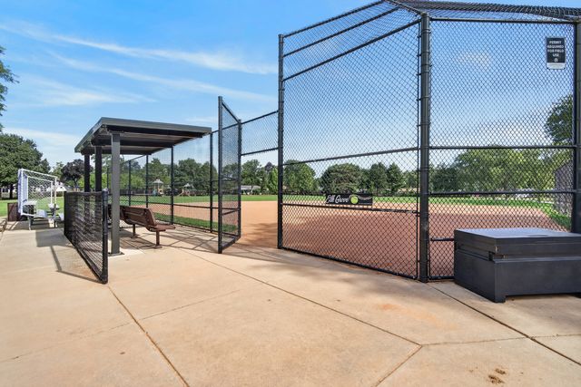 401 Lilac Lane, Elk Grove Village, IL 60007