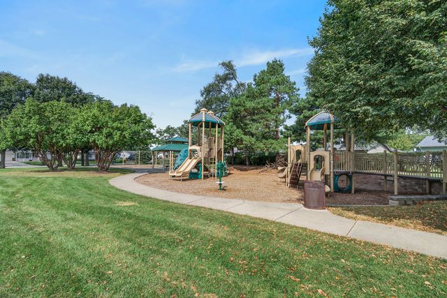 401 Lilac Lane, Elk Grove Village, IL 60007