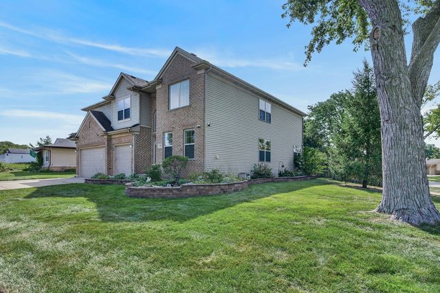 401 Lilac Lane, Elk Grove Village, IL 60007