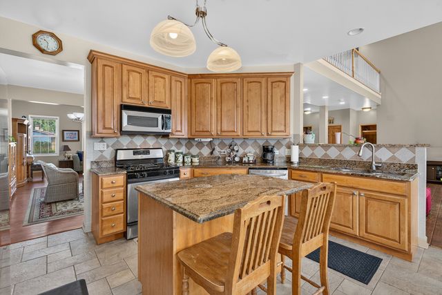 401 Lilac Lane, Elk Grove Village, IL 60007