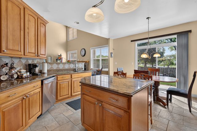 401 Lilac Lane, Elk Grove Village, IL 60007