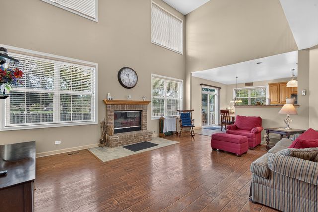 401 Lilac Lane, Elk Grove Village, IL 60007