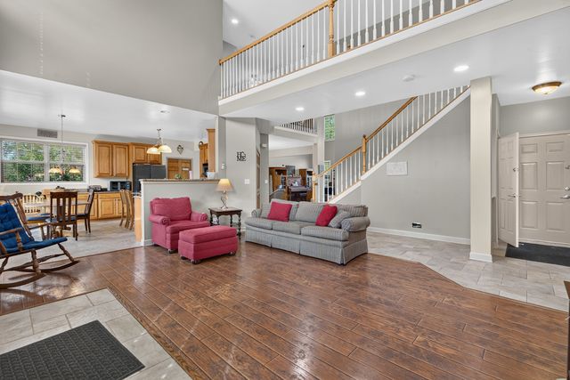 401 Lilac Lane, Elk Grove Village, IL 60007