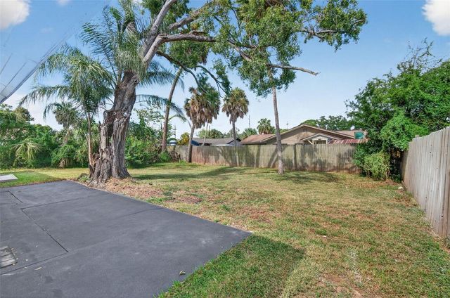 5007 STOLLS AVENUE, Tampa, FL 33615