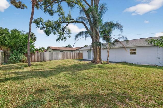 5007 STOLLS AVENUE, Tampa, FL 33615