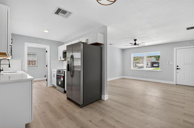 5007 STOLLS AVENUE, Tampa, FL 33615