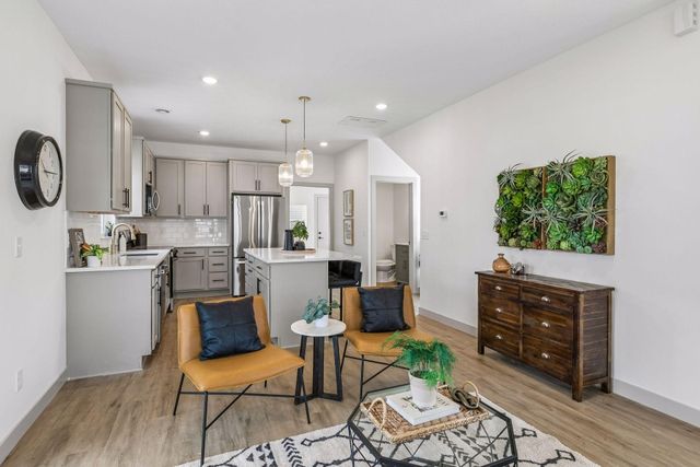 2414 Como Avenue SE, Minneapolis, MN 55414