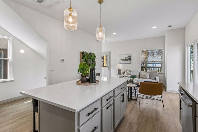 2414 Como Avenue SE, Minneapolis, MN 55414