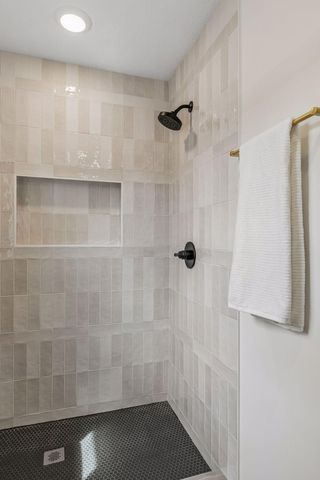 2414 Como Avenue SE, Minneapolis, MN 55414