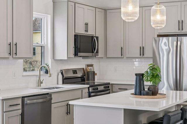 2414 Como Avenue SE, Minneapolis, MN 55414