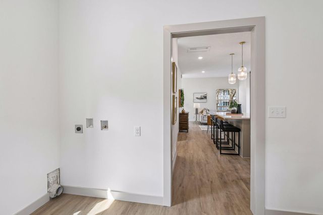 2414 Como Avenue SE, Minneapolis, MN 55414