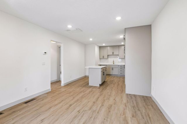 2414 Como Avenue SE, Minneapolis, MN 55414