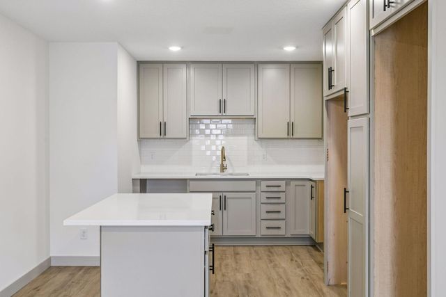 2414 Como Avenue SE, Minneapolis, MN 55414