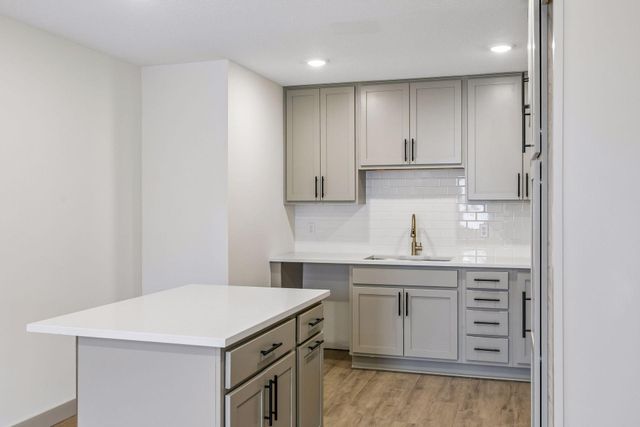 2414 Como Avenue SE, Minneapolis, MN 55414