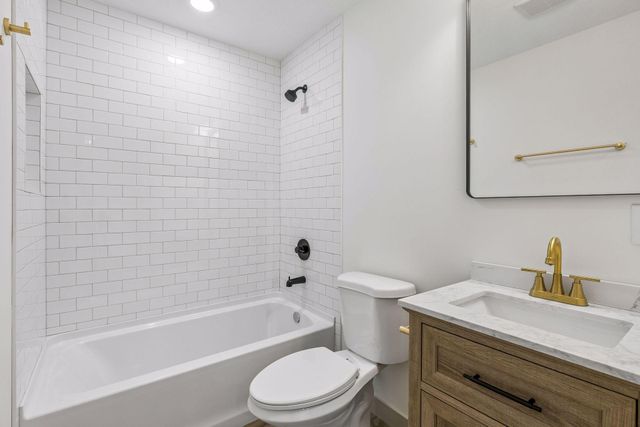 2414 Como Avenue SE, Minneapolis, MN 55414