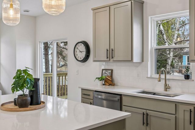 2414 Como Avenue SE, Minneapolis, MN 55414