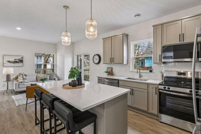 2414 Como Avenue SE, Minneapolis, MN 55414