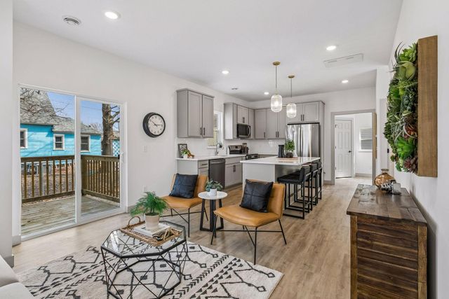 2414 Como Avenue SE, Minneapolis, MN 55414