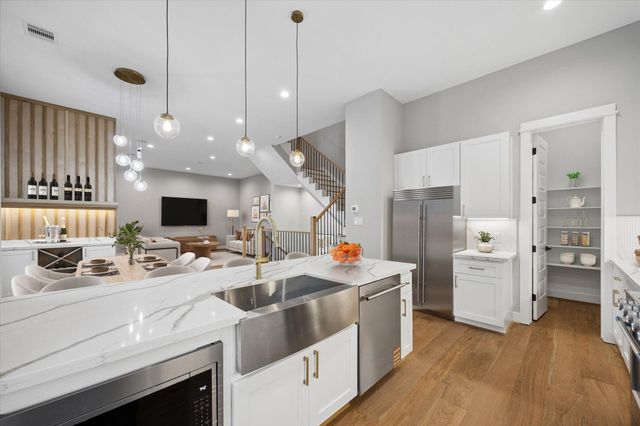 1181 W 19th Street, Houston, TX 77008