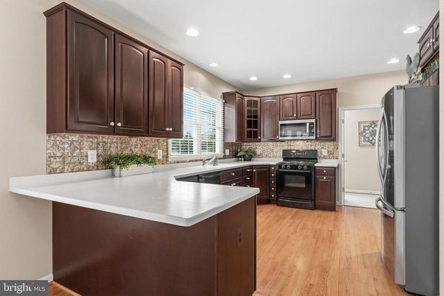 10143 HEDRICK FARM LN, Midland, VA 22728