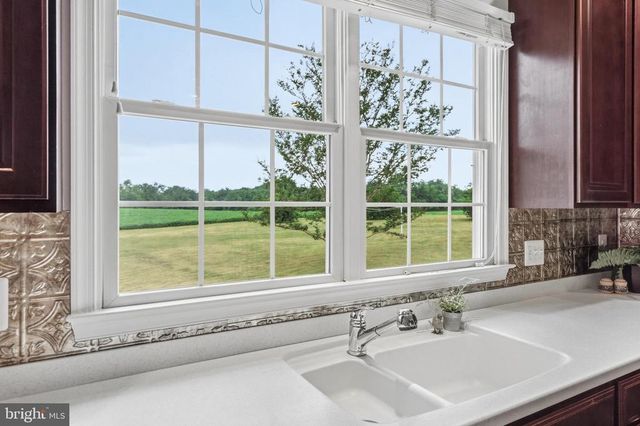 10143 HEDRICK FARM LN, Midland, VA 22728