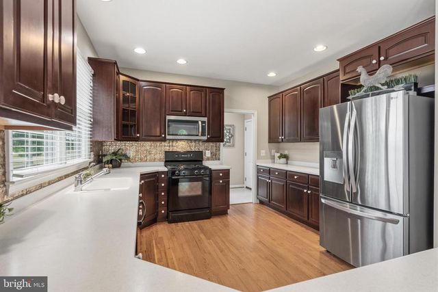 10143 HEDRICK FARM LN, Midland, VA 22728