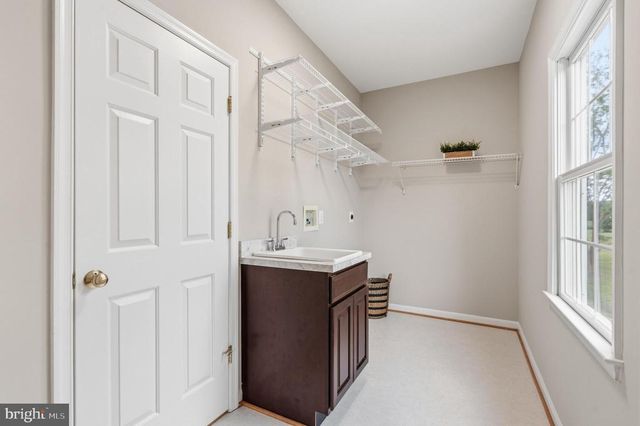10143 HEDRICK FARM LN, Midland, VA 22728