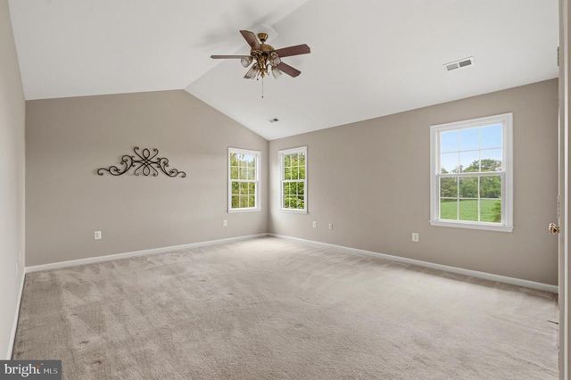 10143 HEDRICK FARM LN, Midland, VA 22728