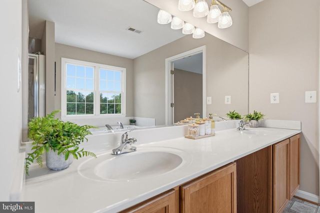 10143 HEDRICK FARM LN, Midland, VA 22728