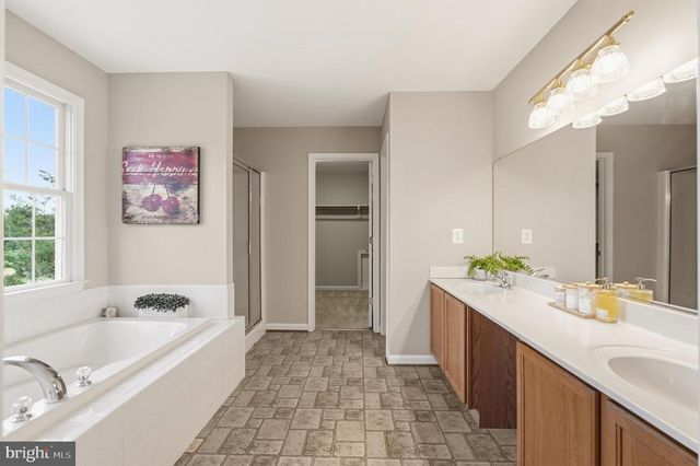 10143 HEDRICK FARM LN, Midland, VA 22728