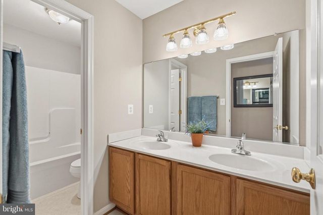 10143 HEDRICK FARM LN, Midland, VA 22728