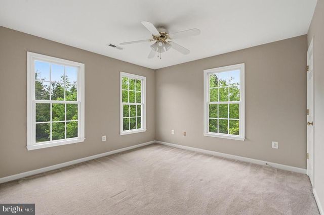 10143 HEDRICK FARM LN, Midland, VA 22728