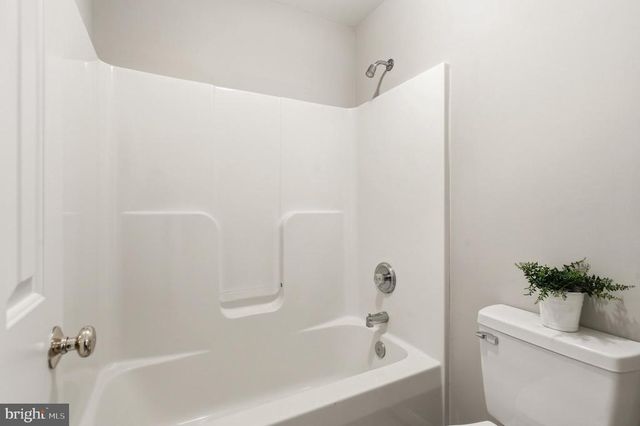 10143 HEDRICK FARM LN, Midland, VA 22728