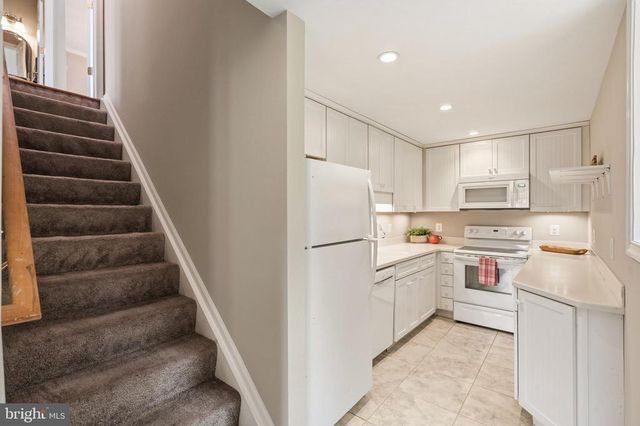 10143 HEDRICK FARM LN, Midland, VA 22728