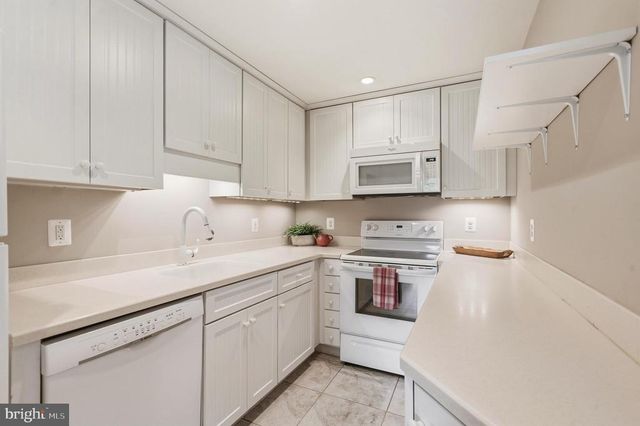 10143 HEDRICK FARM LN, Midland, VA 22728
