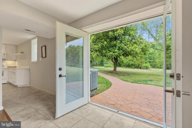 10143 HEDRICK FARM LN, Midland, VA 22728