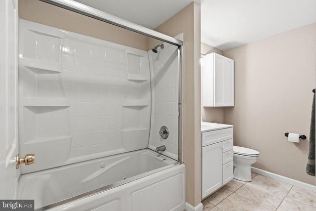 10143 HEDRICK FARM LN, Midland, VA 22728