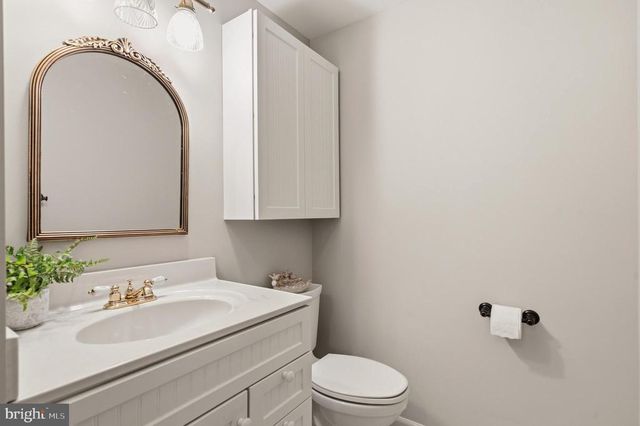 10143 HEDRICK FARM LN, Midland, VA 22728