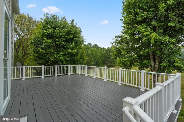 10143 HEDRICK FARM LN, Midland, VA 22728