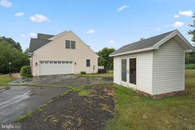 10143 HEDRICK FARM LN, Midland, VA 22728