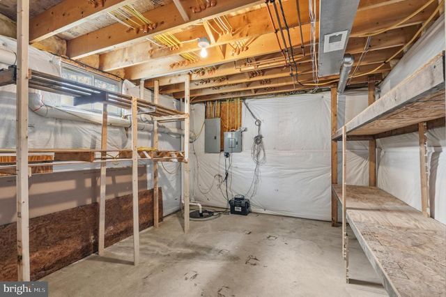 10143 HEDRICK FARM LN, Midland, VA 22728