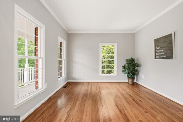 10143 HEDRICK FARM LN, Midland, VA 22728